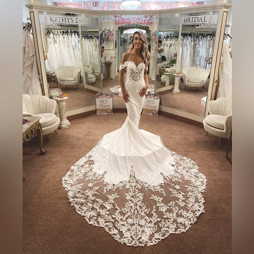 Sophia Tolli Australia Caspian Ivory wedding gown size 6